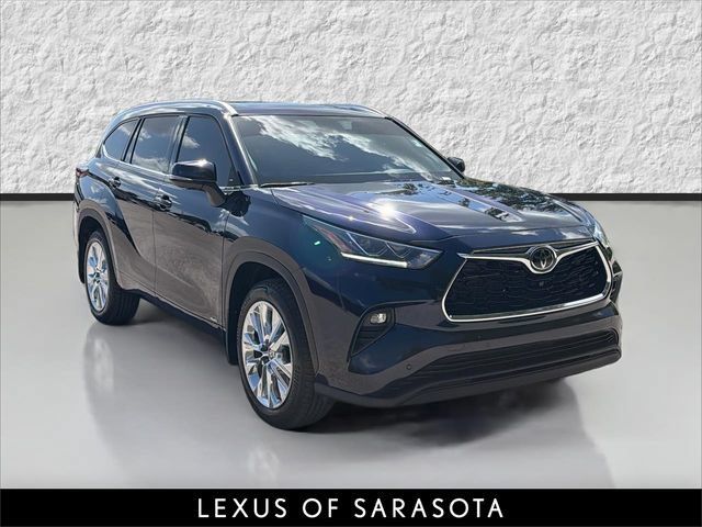 Used 2026 Toyota Highlander Limited AWD/4WD image 1