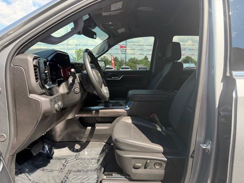 Used 2025 Chevrolet Silverado 1500 LTZ AWD/4WD image 14