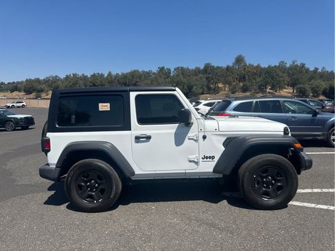 Used 2022 Jeep Wrangler Sport AWD/4WD image 4