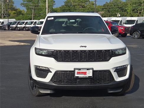 New 2025 Jeep Grand Cherokee Limited w/ Black Appearance Package image 3