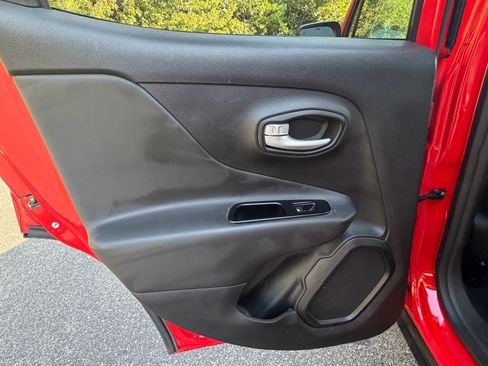 Used 2023 Jeep Renegade Trailhawk AWD/4WD image 45