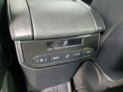 Used 2022 Toyota Highlander XLE FWD image 40