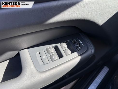 Used 2025 Volvo XC60 B5 Core image 23