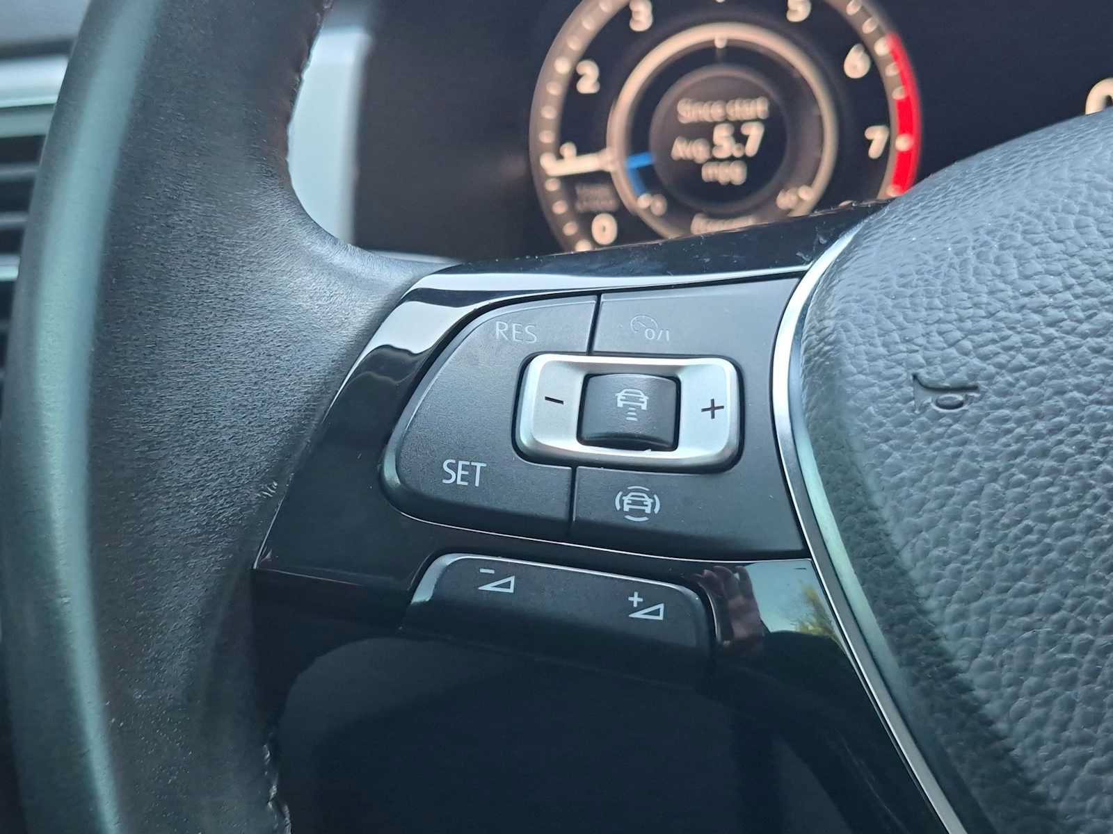 Used 2019 Volkswagen Atlas SEL R-Line AWD/4WD image 23