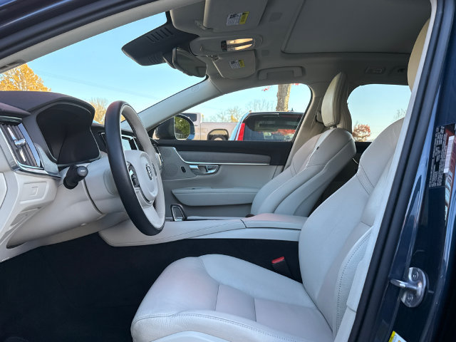 Certified 2025 Volvo V90 B6 Cross Country Plus AWD/4WD image 10