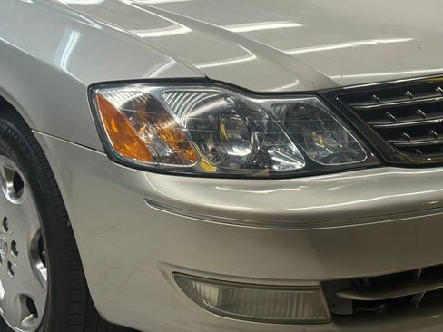 Used 2004 Toyota Avalon XLS image 6