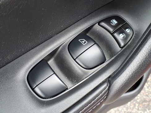 Used 2021 Nissan Rogue Sport SV AWD/4WD image 15