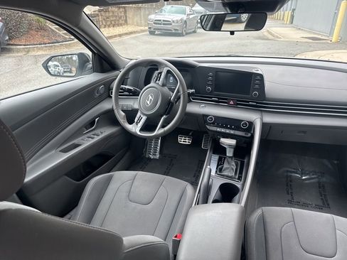 Used 2025 Hyundai Elantra Sport image 6