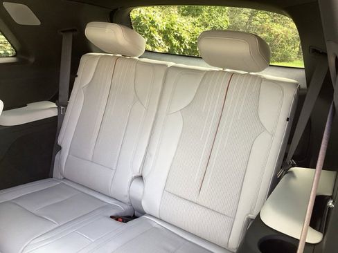 New 2026 Cadillac Vistiq Luxury w/ LPO, Floor Liner Package image 9