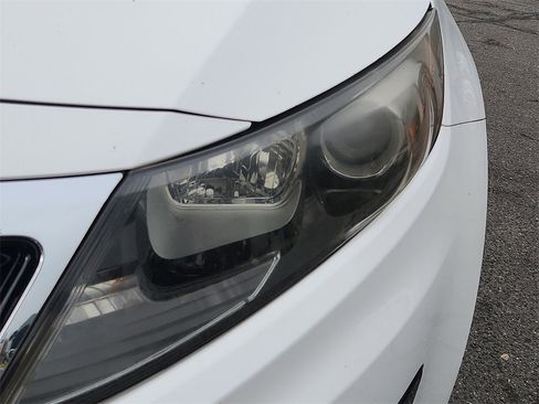 Used 2011 Kia Optima EX w/ Premium Pkg image 9