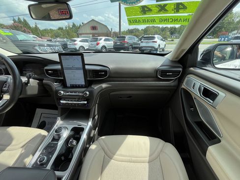 Used 2020 Ford Explorer Platinum w/ Premium Technology Package AWD/4WD image 16