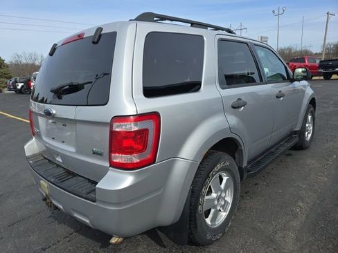 Used 2011 Ford Escape XLT w/ Class II Trailer Tow Pkg image 7