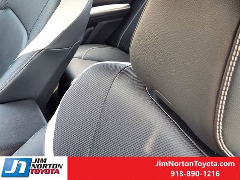 Used 2025 Toyota Camry SE image 15