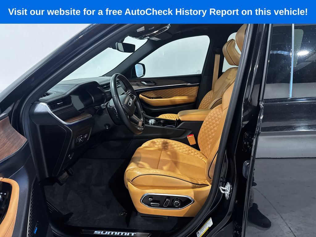 Used 2022 Jeep Grand Cherokee Summit w/ Luxury Tech Group V AWD/4WD image 16