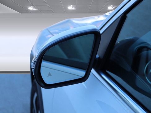 Used 2025 Mercedes-Benz GLB 250 image 17