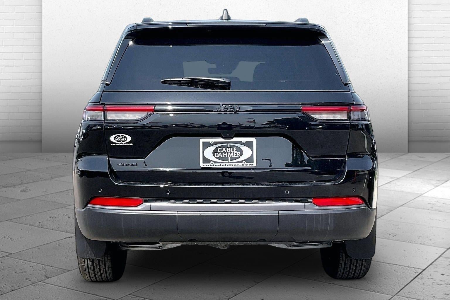 New 2026 Jeep Grand Cherokee Altitude AWD/4WD image 4