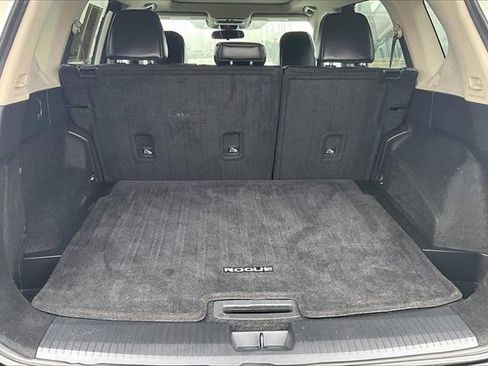 Used 2021 Nissan Rogue SV w/ Premium Package image 26