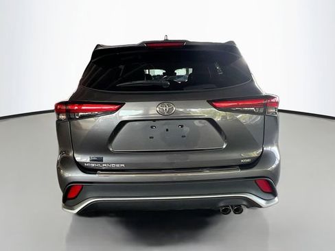 Used 2022 Toyota Highlander XSE FWD image 7