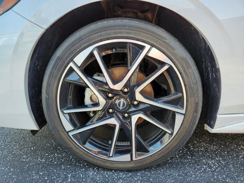 Used 2024 Nissan Sentra SR FWD image 7