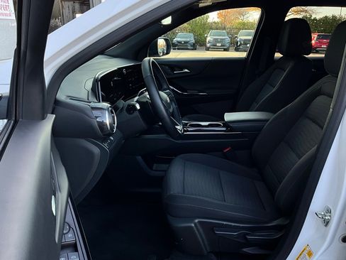 Used 2025 Chevrolet Equinox LT image 10