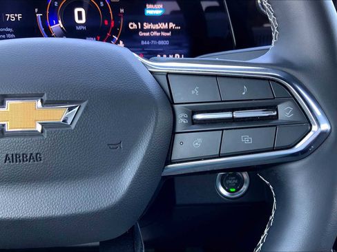 Used 2024 Chevrolet Traverse LT image 25