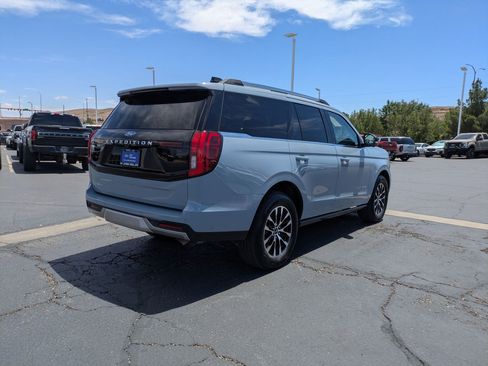 Certified 2025 Ford Expedition Platinum AWD/4WD image 4