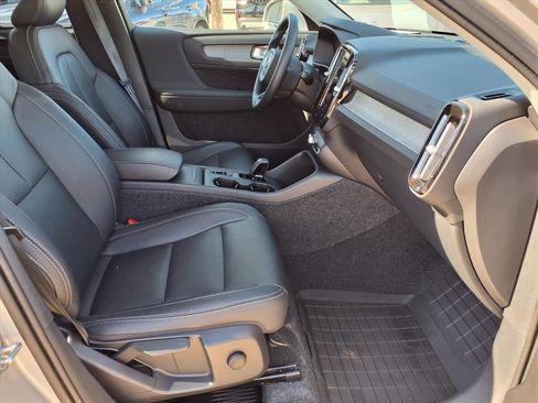 Used 2025 Volvo XC40 B5 Core w/ Protection Package Premier image 11