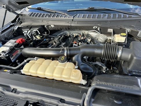 Used 2024 Ford Expedition XLT image 36