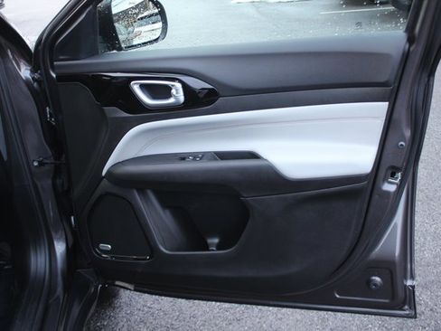 Used 2022 Jeep Compass Limited w/ Sun and Sound Group image 30