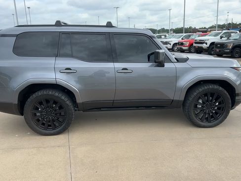 Used 2025 Lexus GX 550 w/ Cold Area Package AWD/4WD image 2