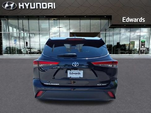Used 2021 Toyota Highlander XLE AWD/4WD image 8
