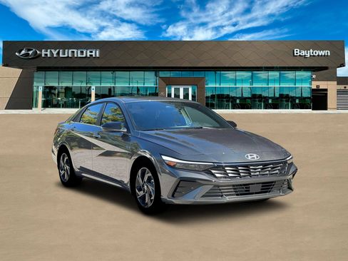 New 2026 Hyundai Elantra SEL Sport Premium FWD image 11