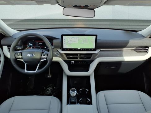 New 2026 Ford Explorer Platinum image 8