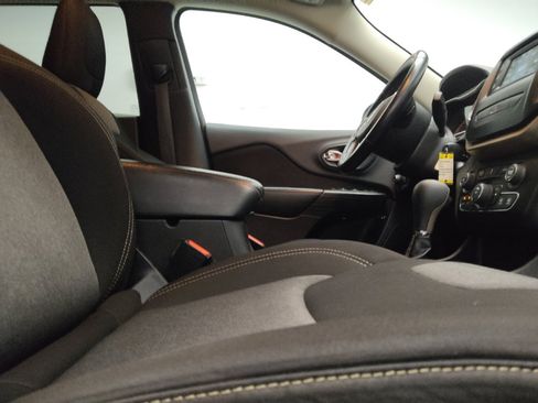 Used 2014 Jeep Cherokee Latitude FWD image 21