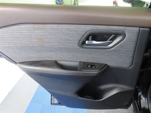 Used 2023 Nissan Rogue SV AWD/4WD image 28