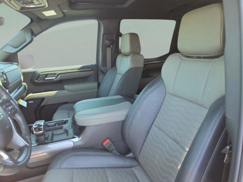 Used 2025 Chevrolet Silverado 1500 ZR2 w/ Technology Package image 27