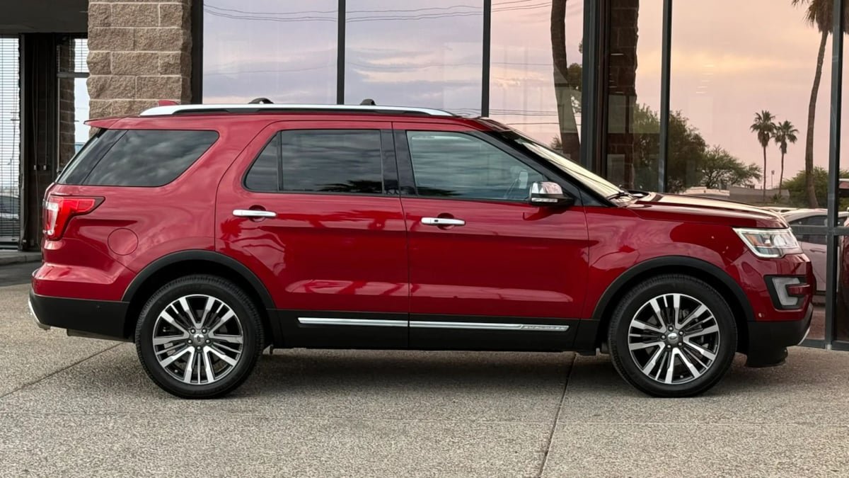 Used 2017 Ford Explorer Platinum AWD/4WD image 14
