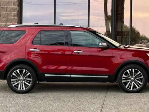 Used 2017 Ford Explorer Platinum AWD/4WD image 14