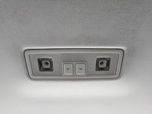 Used 2024 Volkswagen Tiguan SE image 23