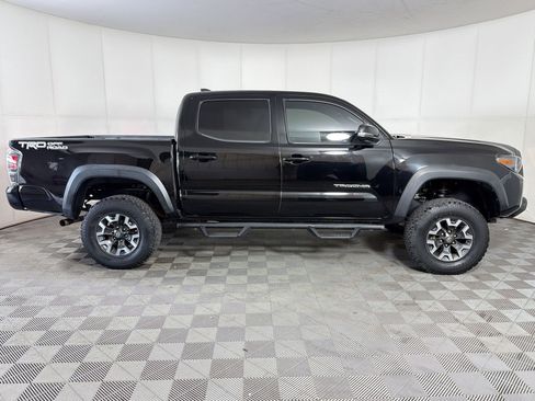 Used 2017 Toyota Tacoma TRD Off-Road image 8