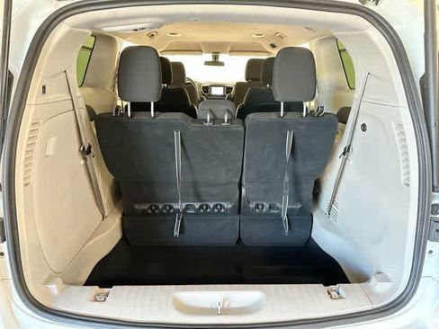 Used 2022 Chrysler Voyager LX FWD image 25