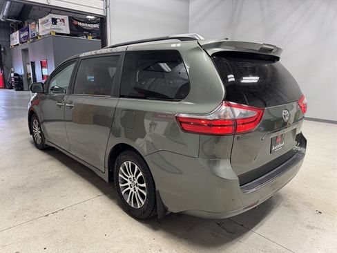 Used 2020 Toyota Sienna XLE Premium FWD image 5