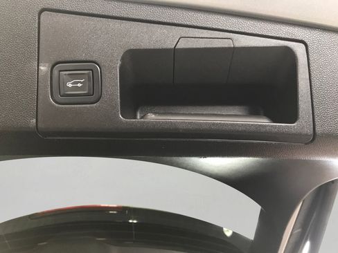 Used 2020 Cadillac XT4 Premium Luxury image 13