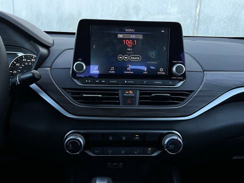 Used 2025 Nissan Altima 2.5 SV image 26