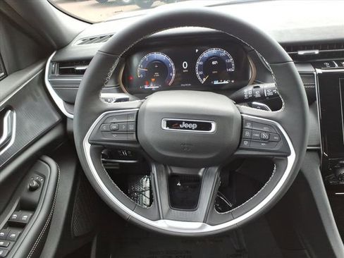 New 2025 Jeep Grand Cherokee Altitude image 16