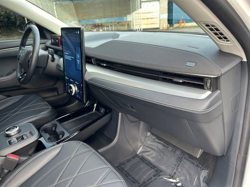 Used 2022 Ford Mustang Mach-E Select image 26