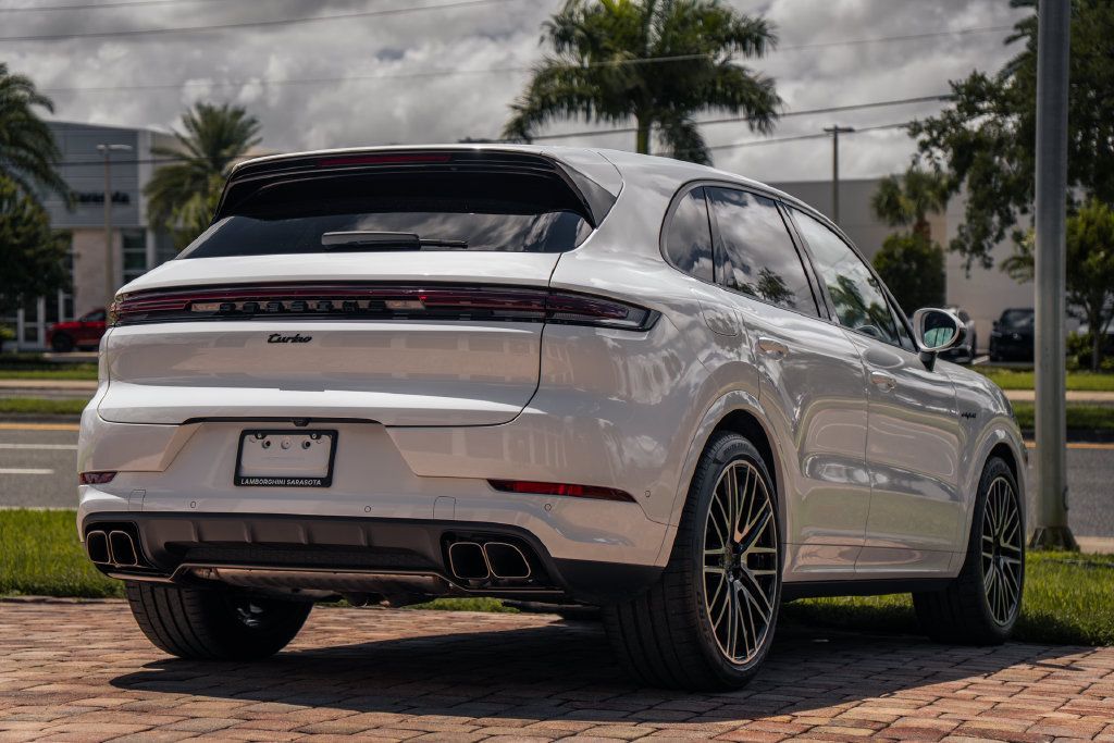 Used 2025 Porsche Cayenne Turbo AWD/4WD image 5
