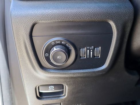 Used 2023 Jeep Grand Cherokee Limited w/ Black Appearance Package AWD/4WD image 28