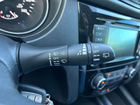 Used 2018 Nissan Rogue S FWD image 20