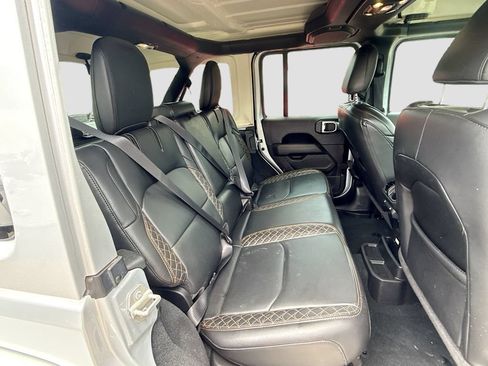 Used 2023 Jeep Wrangler Unlimited Sahara AWD/4WD image 31